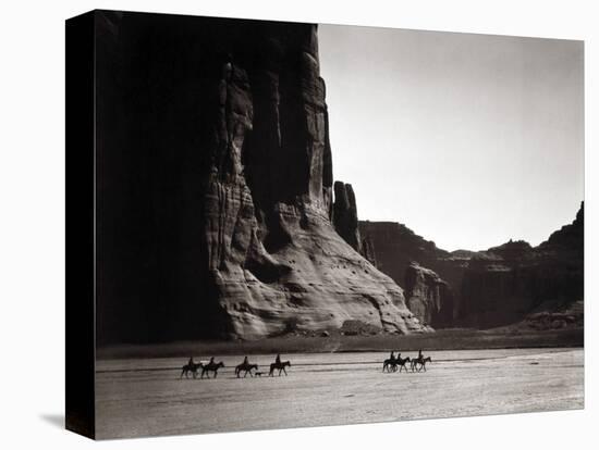 Navajos: Canyon De Chelly, 1904-Edward S^ Curtis-Premier Image Canvas