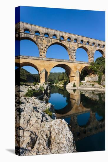 Pont du Gard, Vers Pont-du-Gard, Gard Department, Languedoc-Roussillon, France. Roman aqueduct c...-null-Premier Image Canvas