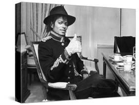 Pop Star Michael Jackson in His Hotel Room Prior to Party for Him at the Museum of Natural History-David Mcgough-Premier Image Canvas