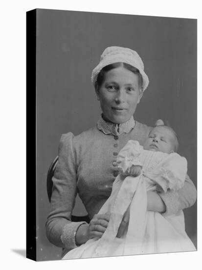 Portrait de femme avec un bébé dans les bras-null-Premier Image Canvas