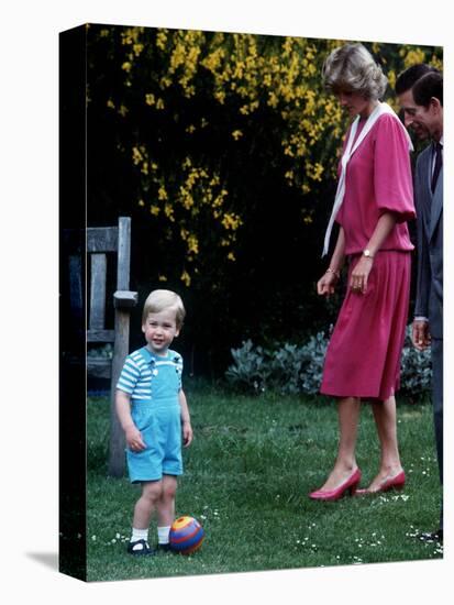 Prince William with parents on his 2nd birthday, June 1984-null-Premier Image Canvas