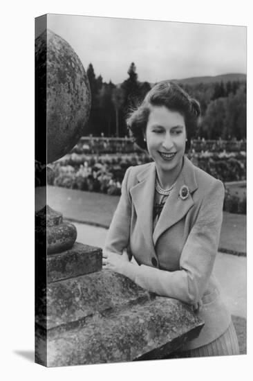 Queen Elizabeth II at Balmoral, 28th September 1952-Lisa Sheridan-Premier Image Canvas