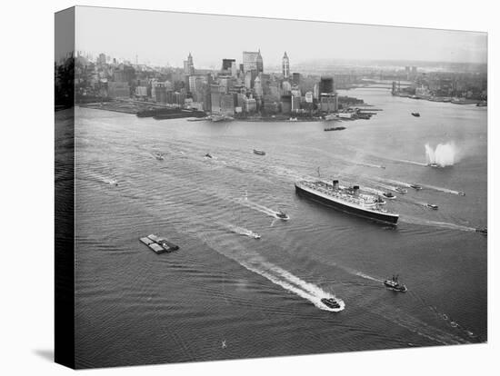 Queen Elizabeth Sailing Through New York Harbor-null-Premier Image Canvas