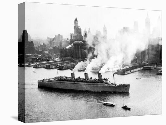 Queen Mary Leaves her New York Berth, c.1940-null-Premier Image Canvas