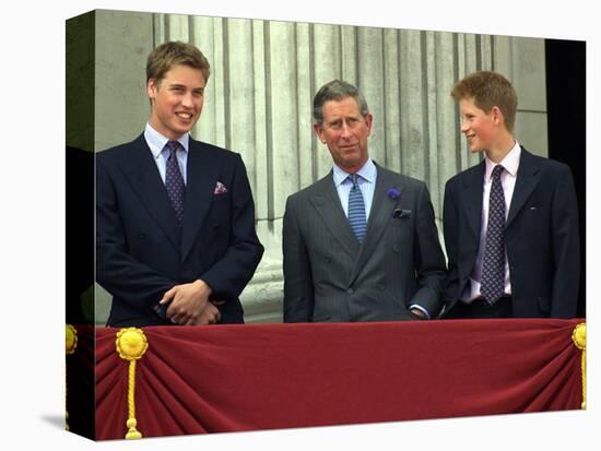 Queen Mother 100th Birthday Celebrations on Buckingham Palace Balcony looking out at crowd, August -null-Premier Image Canvas