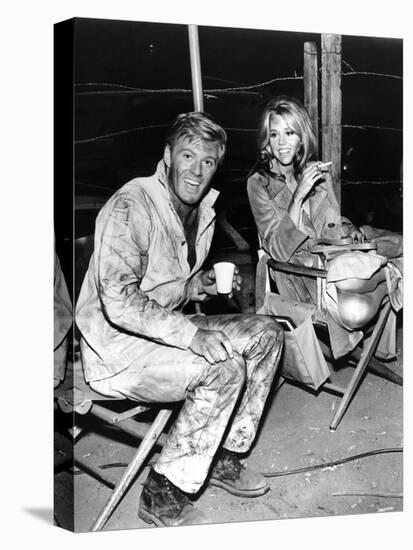Robert Redford and Jane Fonda sur le tournage du film La Poursuite Impitoyable THE CHASE d'ArthurPe-null-Stretched Canvas