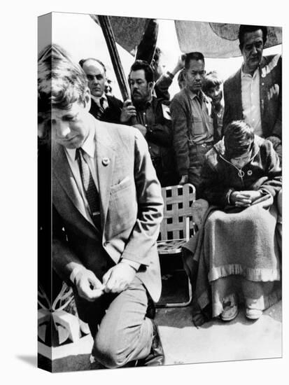 Sen Robert Kennedy Worships with Cesar Chavez-null-Stretched Canvas