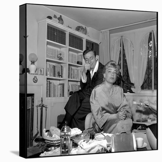 Simone Signoret and Her Husband Yves Montand-Marcel Begoin-Premier Image Canvas