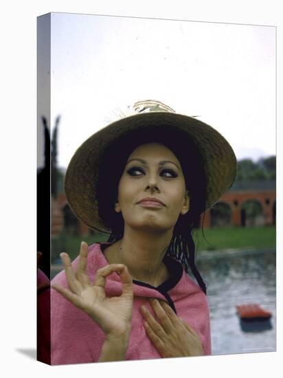 Sophia Loren Wearing a Pink Wrap and Straw Hat Out by the Pool at the Villa-Alfred Eisenstaedt-Premier Image Canvas