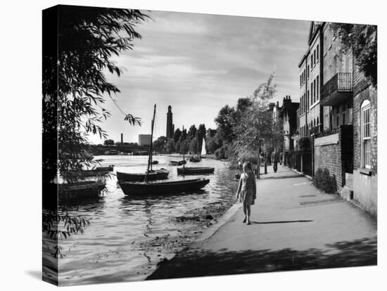 Strand-On-The-Green-Fred Musto-Premier Image Canvas
