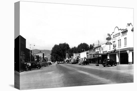 Street Sceve in Chelan, WA looking towards the lake Photograph - Chelan, WA-Lantern Press-Stretched Canvas