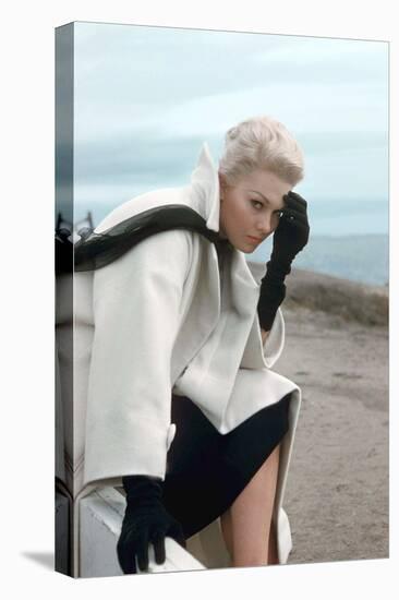 Sueurs Froides VERTIGO by AlfredHitchcock with Kim Novak, 1958 (photo)-null-Stretched Canvas