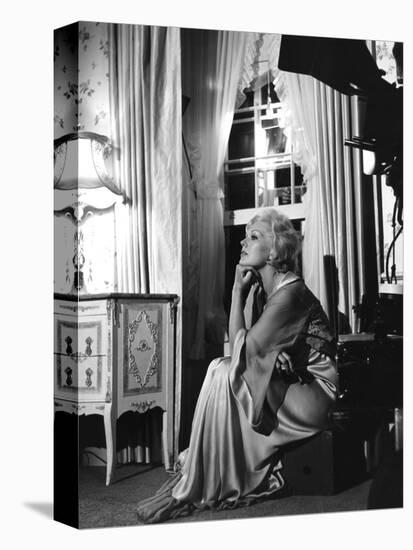 THE NOTORIOUS LANDLADY, 1961 DIRECETD BY RICHARD QUINE, script Blake Edwards, On the set, Kim Novak-null-Stretched Canvas