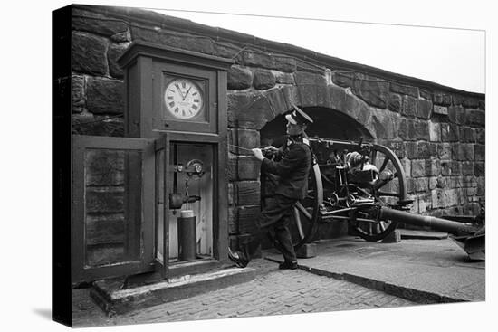 Time Gun at Edinburgh Castle 1945-George Greenwell-Premier Image Canvas