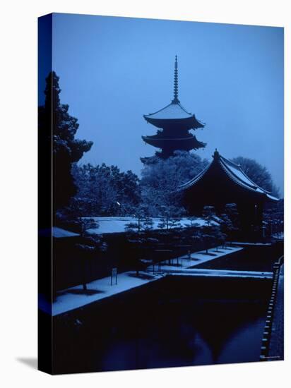 Toji Pagoda in Snow-null-Premier Image Canvas