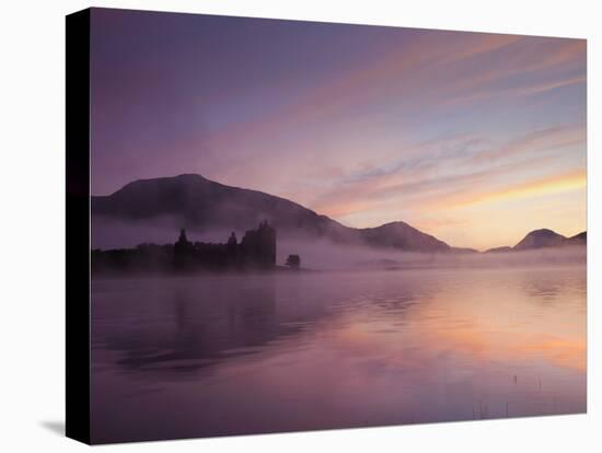 UK, Scotland, Strathclyde, Loch Awe, Kilchurn Castle-Steve Vidler-Premier Image Canvas