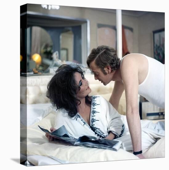 Une Belle Tigresse ZEE & CO by Brian Hutton with Elizabeth Taylor and Michael Caine, 1972 (photo)-null-Stretched Canvas