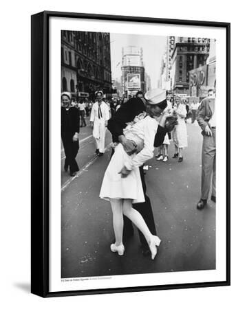 alfred eisenstaedt vj day photo alfred eisenstaedt vj day photo
