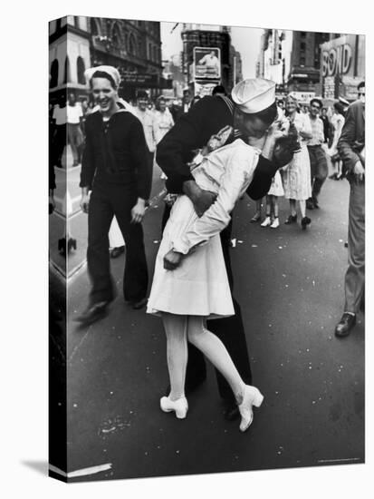 V-J Day in Times Square-Alfred Eisenstaedt-Premier Image Canvas