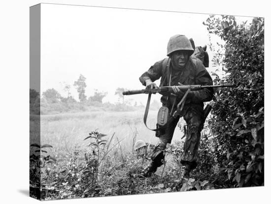 Vietnam War U.S. Soldier-Associated Press-Premier Image Canvas