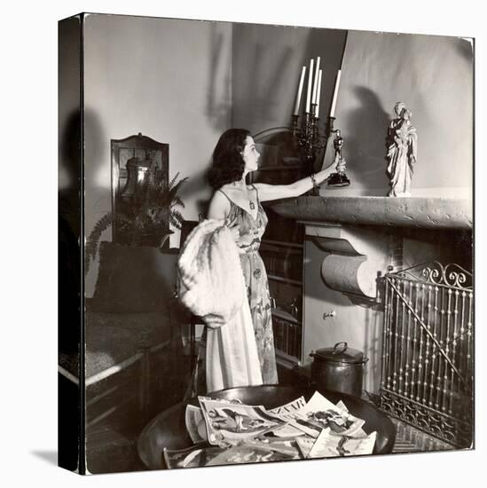 Vivien Leigh Placing Her Oscar on Her Mantelpiece at Home-Peter Stackpole-Premier Image Canvas