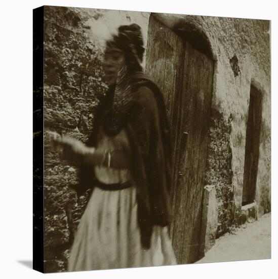 Voyage en Algérie : Femme marchant dans une rue à Biskra-Henri Jacques Edouard Evenepoel-Premier Image Canvas