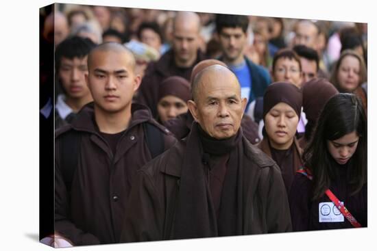Walking meditation led by Thich Nhat Hanh, France-Godong-Premier Image Canvas