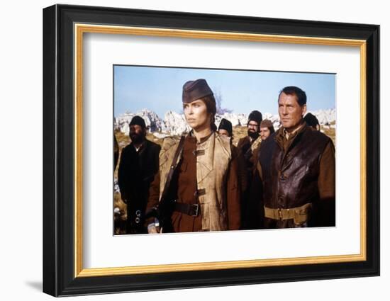10 FROM NAVARONE, 1978 directed by GUY HAMILTON with Barbara Bach and Robert Shaw (photo)-null-Framed Photo