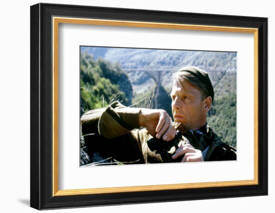 10 FROM NAVARONE, 1978 directed by GUY HAMILTON with Edward Fox (photo)-null-Framed Photo