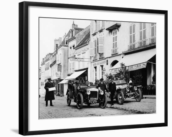 1909 Daimler and 1908 Rolls-Royce Silver Rogue, France, October 1908-null-Framed Photographic Print