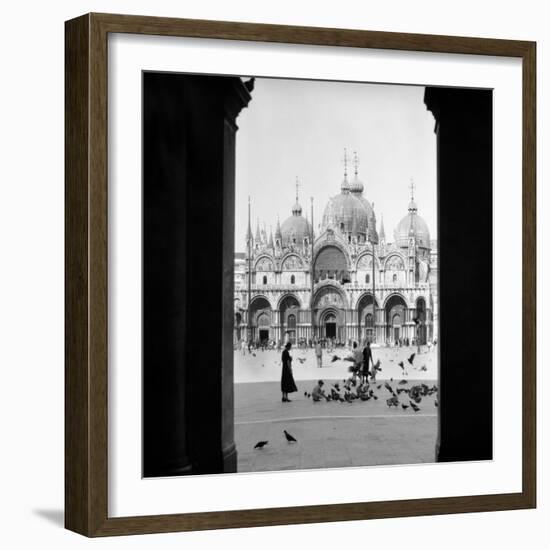 1920s 1930s VIEW THROUGH DOORWAY TO PEOPLE FEEDING PIGEONS IN FRONT OF ST. MARKS CATHEDRAL VENIC...-H. Armstrong Roberts-Framed Photographic Print