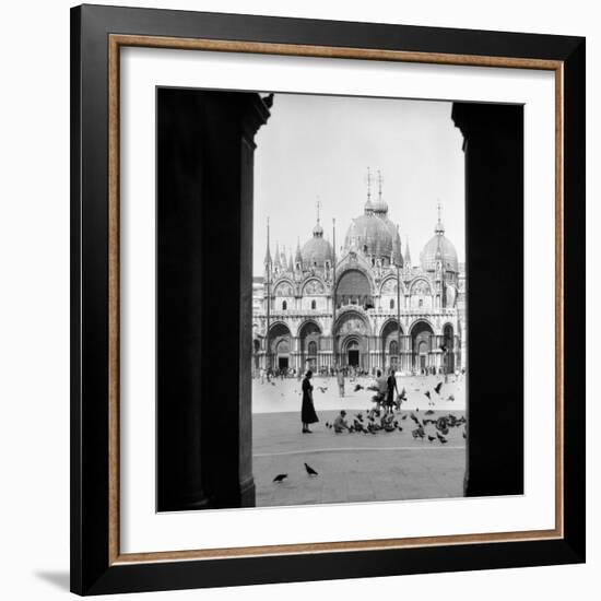 1920s 1930s VIEW THROUGH DOORWAY TO PEOPLE FEEDING PIGEONS IN FRONT OF ST. MARKS CATHEDRAL VENIC...-H. Armstrong Roberts-Framed Photographic Print