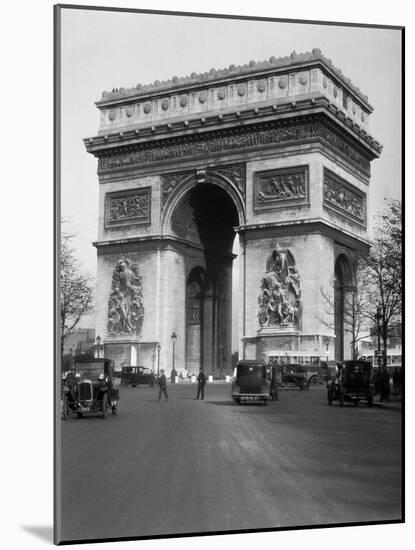 1920s Arc De Triomphe with Cars Paris, France-null-Mounted Photographic Print