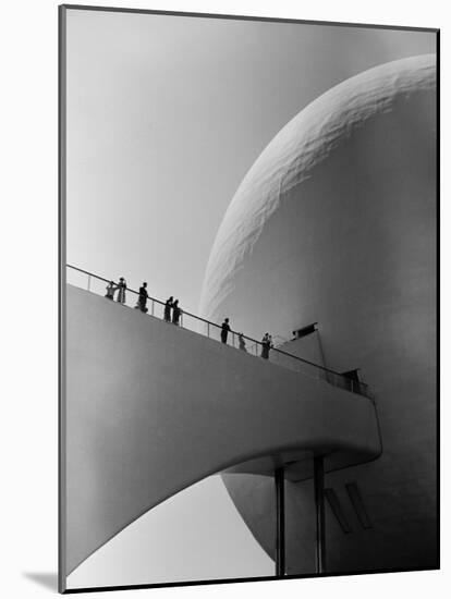 1939 World's Fair Visitors Entering the Perisphere-Alfred Eisenstaedt-Mounted Photographic Print