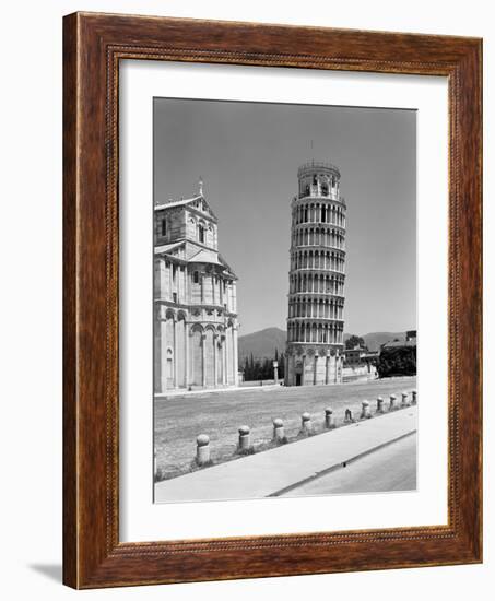 1940s Leaning Tower Pisa Tuscany, Italy-null-Framed Photographic Print