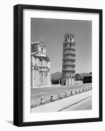 1940s Leaning Tower Pisa Tuscany, Italy-null-Framed Photographic Print
