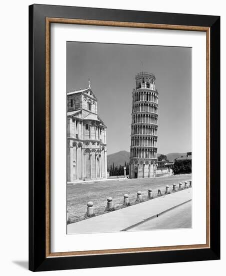 1940s Leaning Tower Pisa Tuscany, Italy-null-Framed Photographic Print