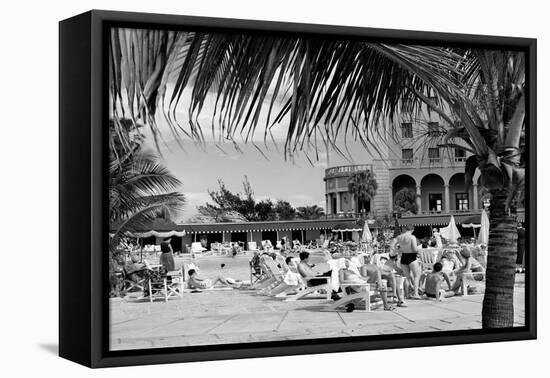 1950s TOURISTS AROUND THE SWIMMING POOL OF THE HOTEL NACIONAL HAVANA CUBA-H. Armstrong Roberts-Framed Premier Image Canvas