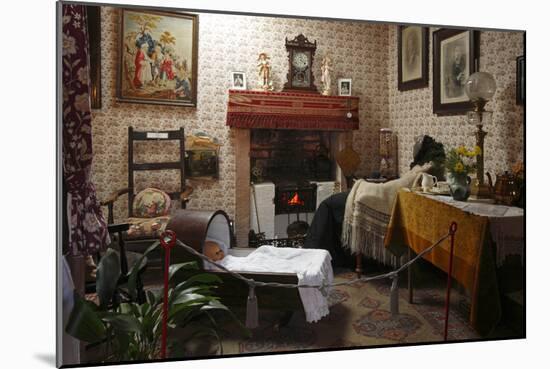 19th Century Cottage Interior, Arran Heritage Museum, Brodick, Arran, North Ayrshire, Scotland-Peter Thompson-Mounted Photographic Print