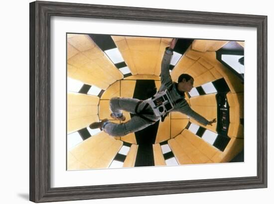 2001 a Space Odyssey Directed by Stanley Kubrick Avec Gary Lockwood-null-Framed Photo