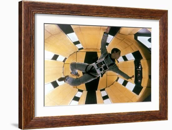 2001 a Space Odyssey Directed by Stanley Kubrick Avec Gary Lockwood-null-Framed Photo