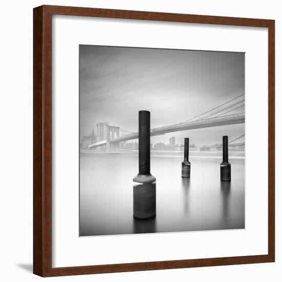 3 Postes en Brooklyn Bridge-Moises Levy-Framed Photographic Print