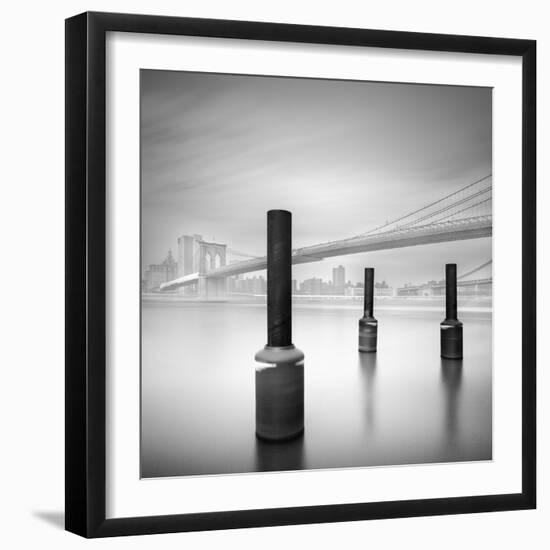 3 Postes en Brooklyn Bridge-Moises Levy-Framed Photographic Print