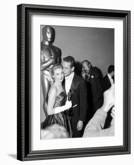 30th Annual Academy Awards, 1957. Joanne Woodward "The Three Faces of Eve" And Paul Newman-null-Framed Photographic Print