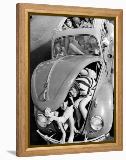 31 Teenagers Stuffed into a Volkswagen Beetle-null-Framed Stretched Canvas