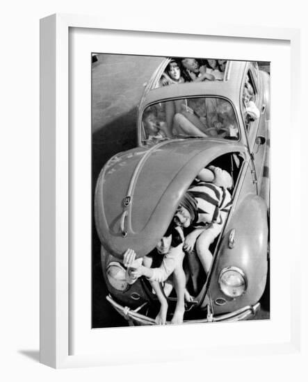 31 Teenagers Stuffed into a Volkswagen Beetle-null-Framed Photo