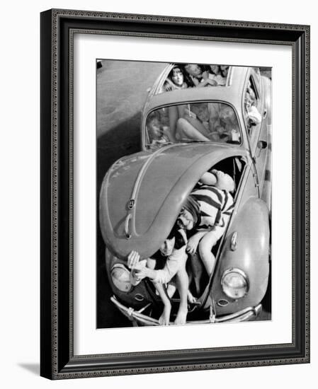 31 Teenagers Stuffed into a Volkswagen Beetle-null-Framed Photo