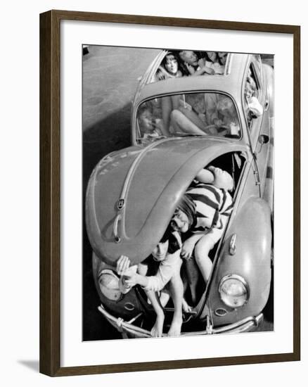 31 Teenagers Stuffed into a Volkswagen Beetle-null-Framed Photo