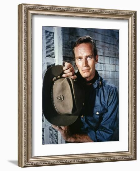 55 DAYS IN PEKING, 1963 directed by NICOLAS RAY with Charlton Heston (photo)-null-Framed Photo
