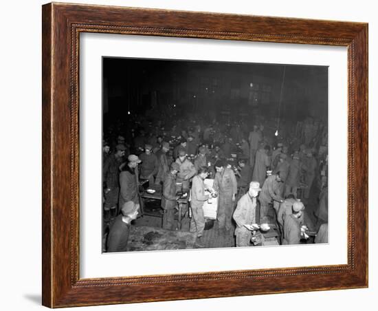 5th U.S. Marine Regiment Has Thanksgiving Dinner of Turkey, Pumpkin Pie and Trimmings-null-Framed Photo